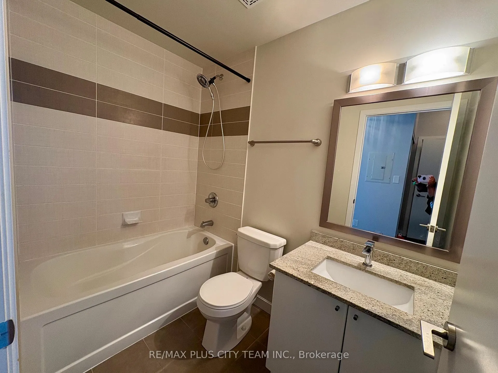 Photo 9 of Unit 2109, 33 Bay Street, Toronto, Waterfront Communities — HOMEH