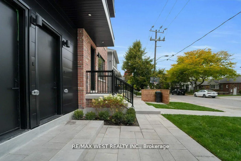 Photo 3 of Unit C, 502 Atlas Avenue, Toronto, Oakwood Village — HOMEH