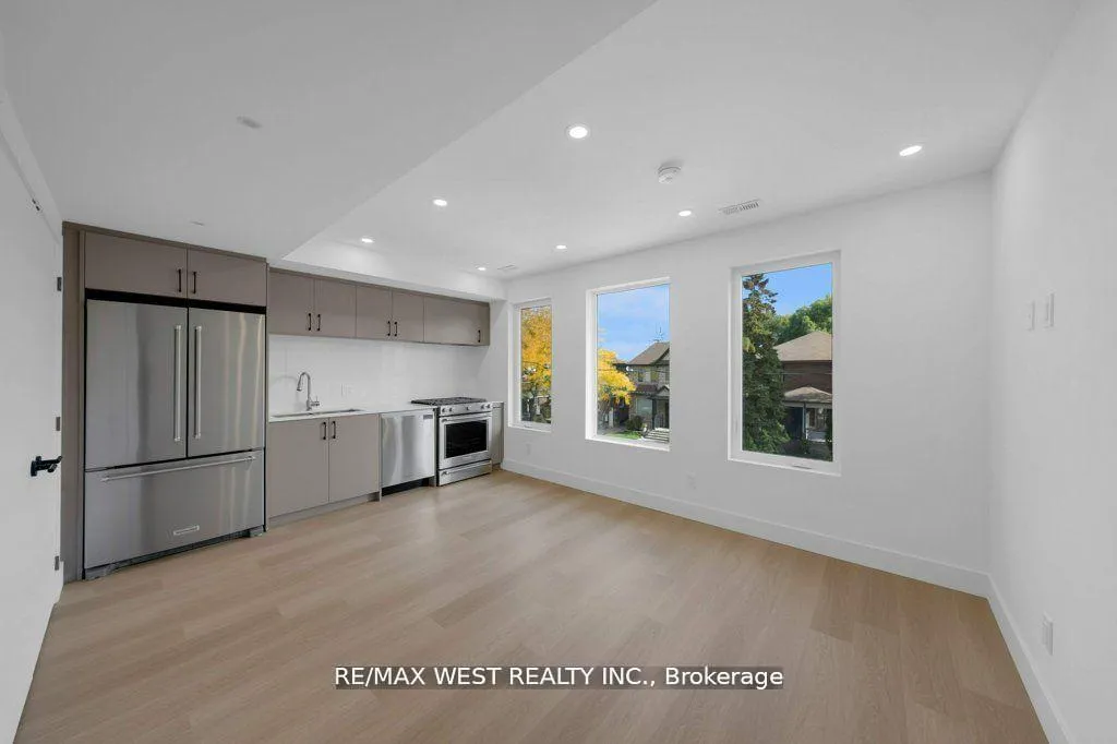 Photo 4 of Unit C, 502 Atlas Avenue, Toronto, Oakwood Village — HOMEH