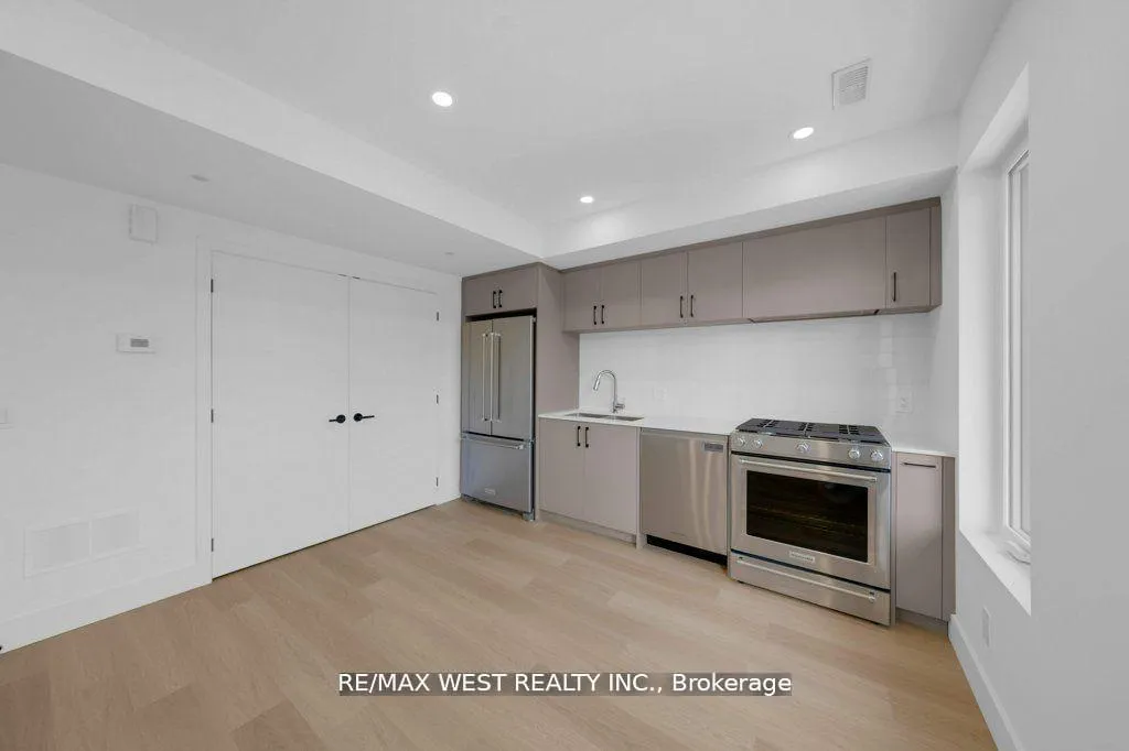 Photo 5 of Unit C, 502 Atlas Avenue, Toronto, Oakwood Village — HOMEH