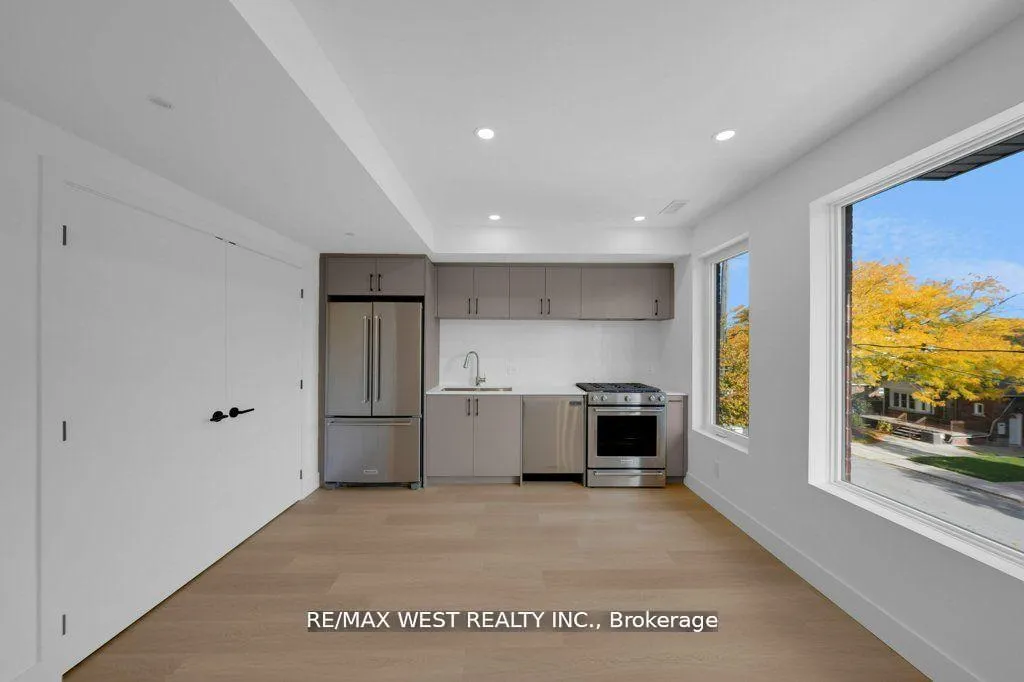 Photo 6 of Unit C, 502 Atlas Avenue, Toronto, Oakwood Village — HOMEH