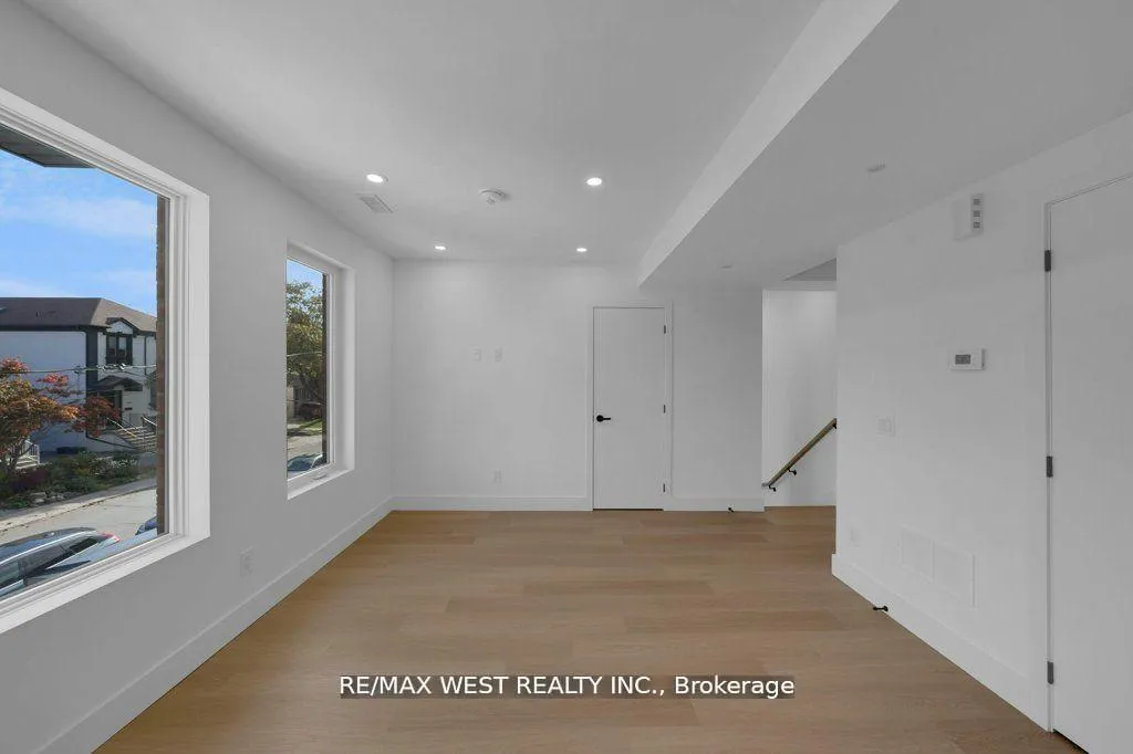 Photo 7 of Unit C, 502 Atlas Avenue, Toronto, Oakwood Village — HOMEH