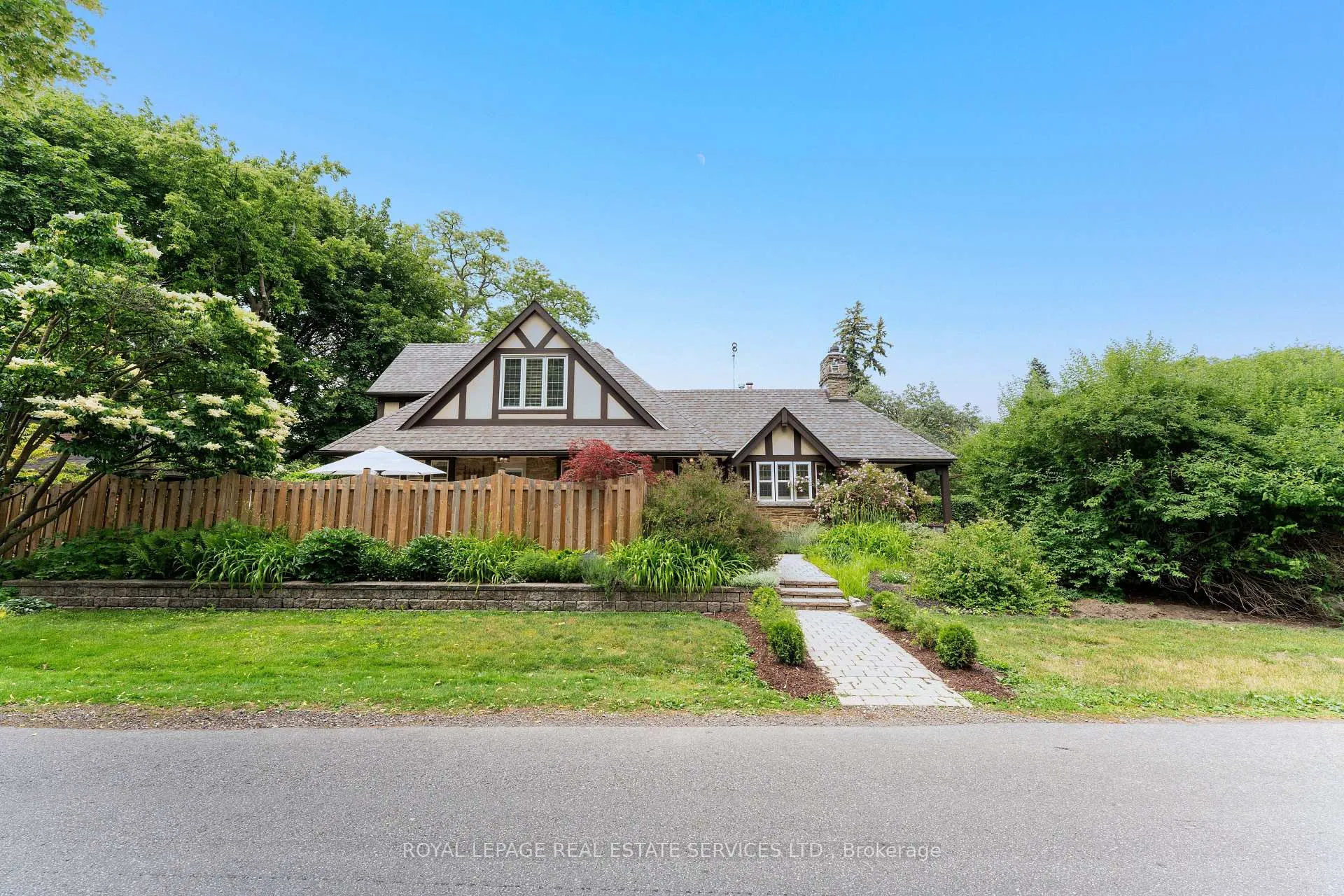 Front of 50 Brentwood Road S