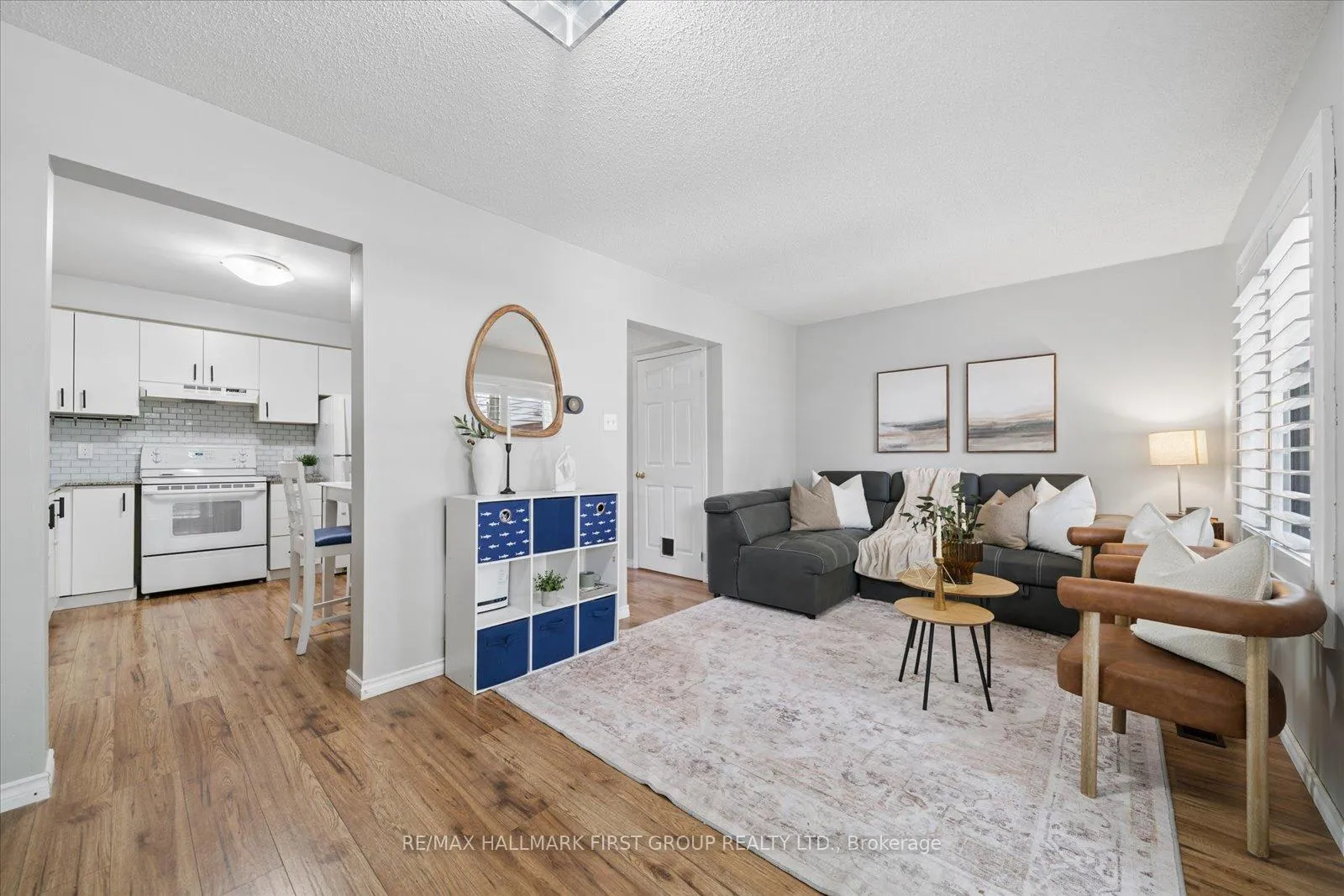 Photo 4 of 95 Vail Meadows Crescent, Clarington, Bowmanville — HOMEH