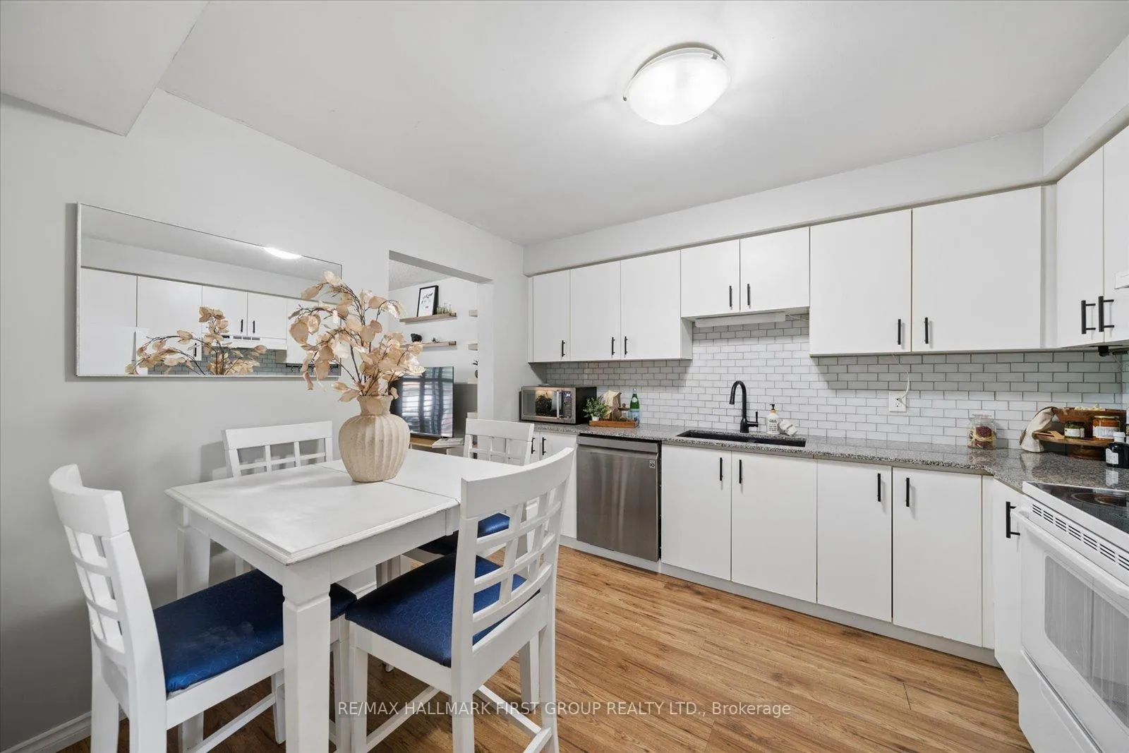 Photo 5 of 95 Vail Meadows Crescent, Clarington, Bowmanville — HOMEH