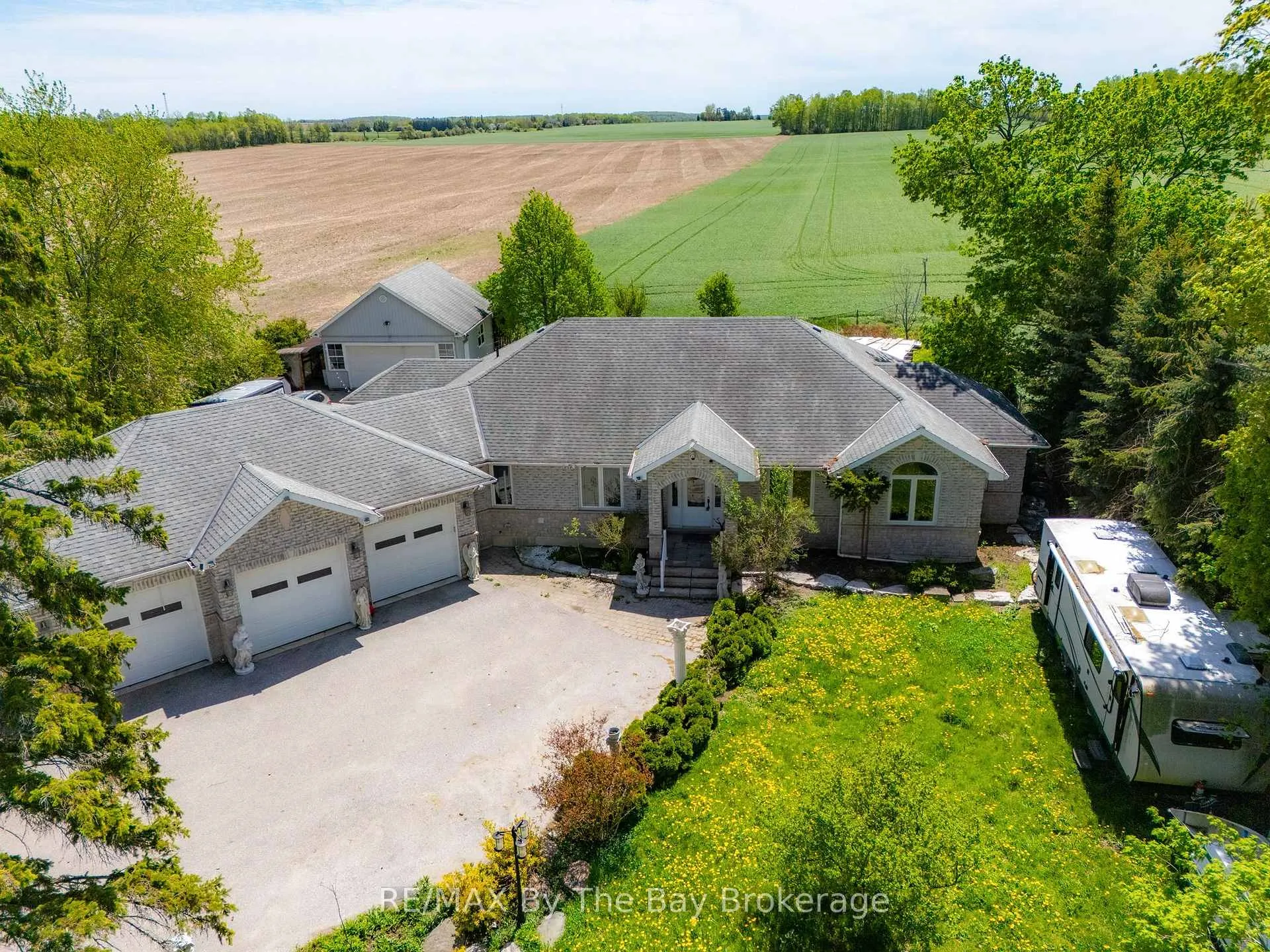 Photo 3 of 2569 Lockhart Road, Innisfil, Rural Innisfil — HOMEH