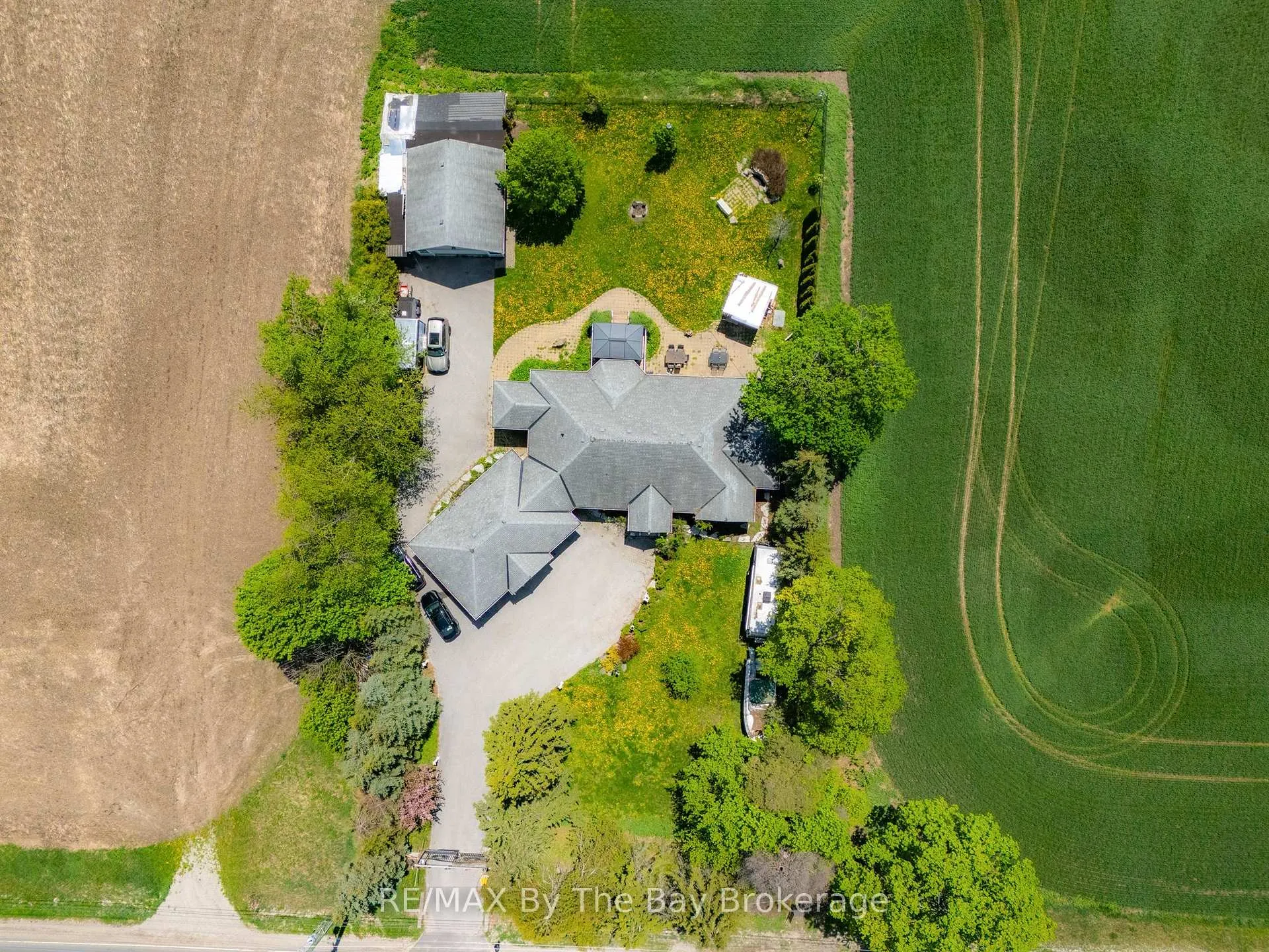 Photo 2 of 2569 Lockhart Road, Innisfil, Rural Innisfil — HOMEH