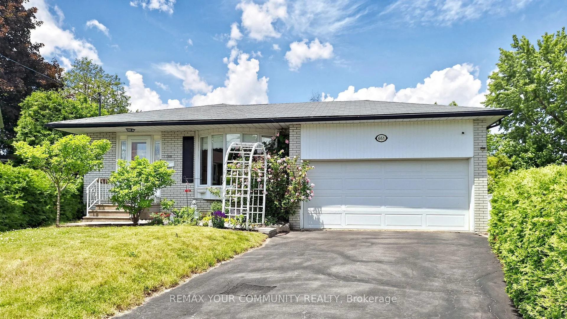 Front of 651 Mossbank Court