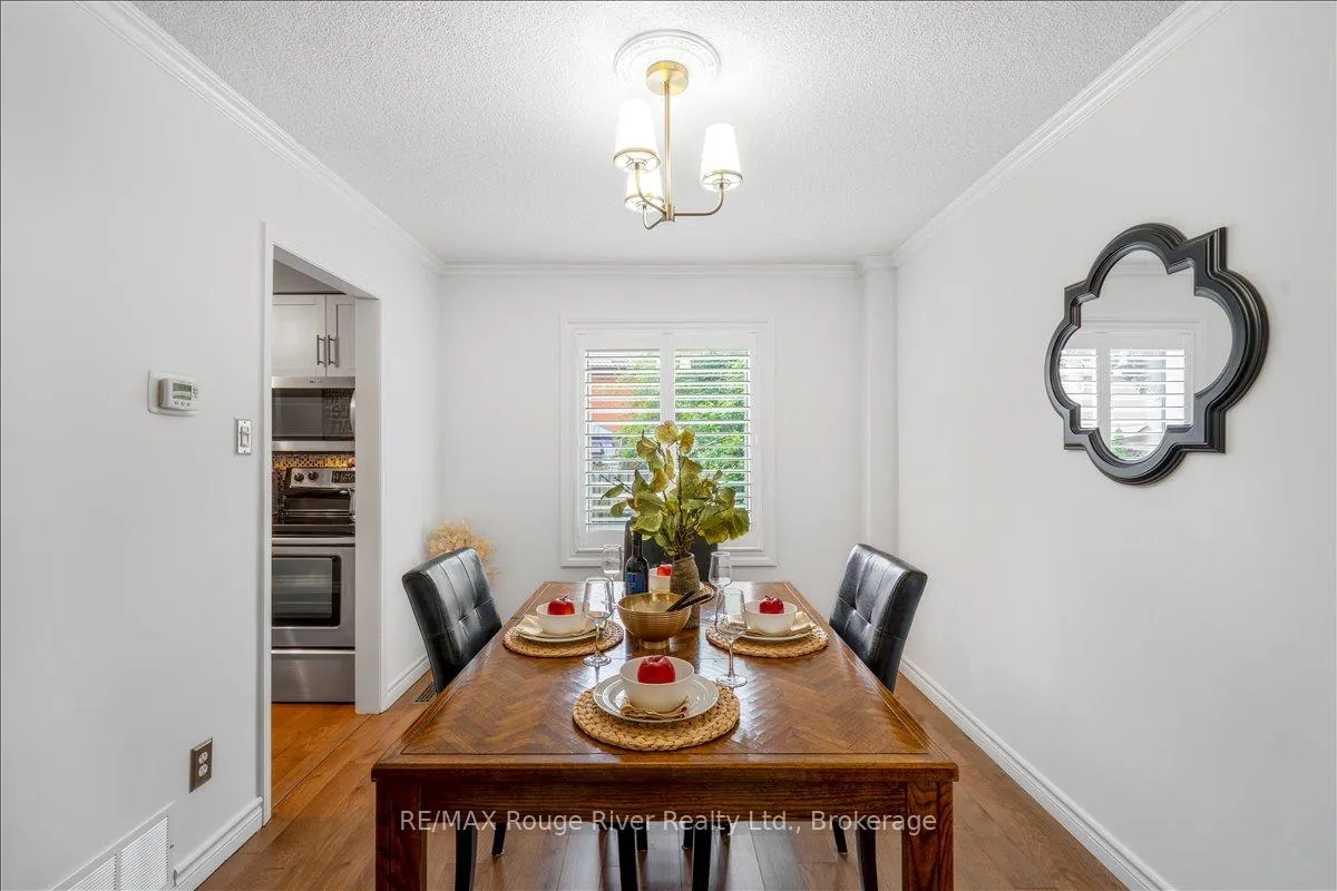 Photo 12 of 5 Gurr Crescent, Ajax, Central West — HOMEH