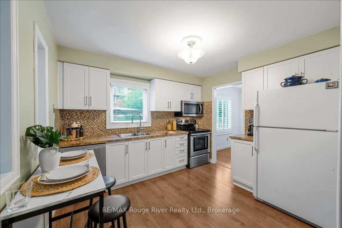 Photo 14 of 5 Gurr Crescent, Ajax, Central West — HOMEH