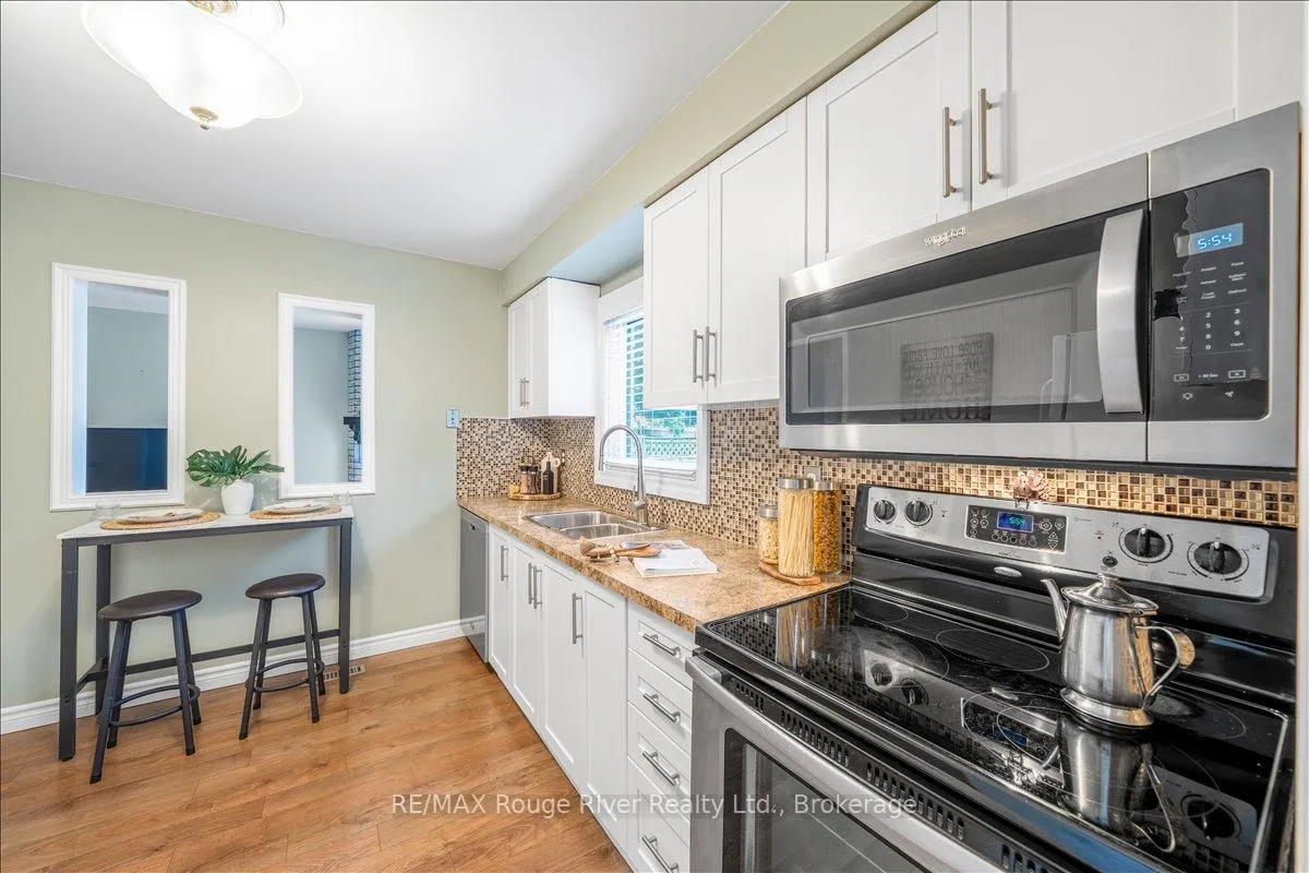 Photo 15 of 5 Gurr Crescent, Ajax, Central West — HOMEH