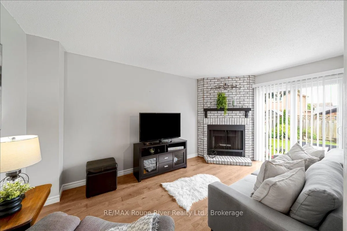 Photo 19 of 5 Gurr Crescent, Ajax, Central West — HOMEH