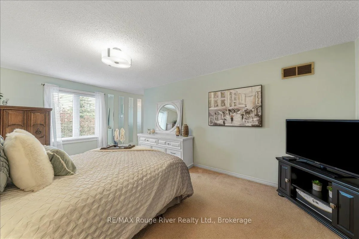 Photo 27 of 5 Gurr Crescent, Ajax, Central West — HOMEH