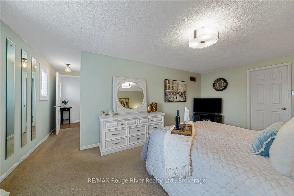 Photo 28 of 5 Gurr Crescent, Ajax, Central West — HOMEH