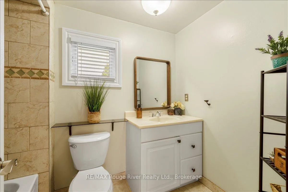 Photo 29 of 5 Gurr Crescent, Ajax, Central West — HOMEH