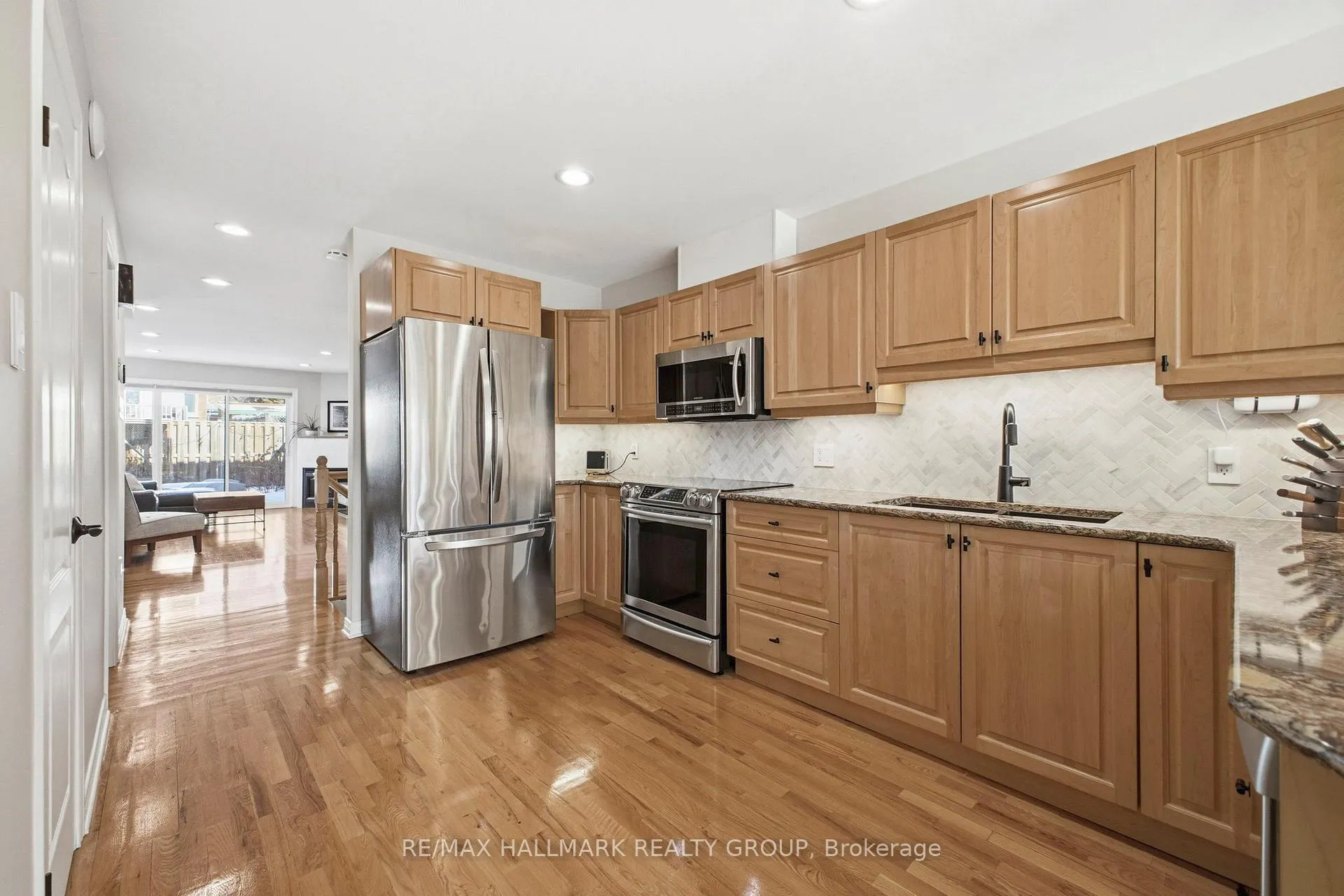 Photo 3 of 303B James Street, Ottawa, Ottawa Centre — HOMEH