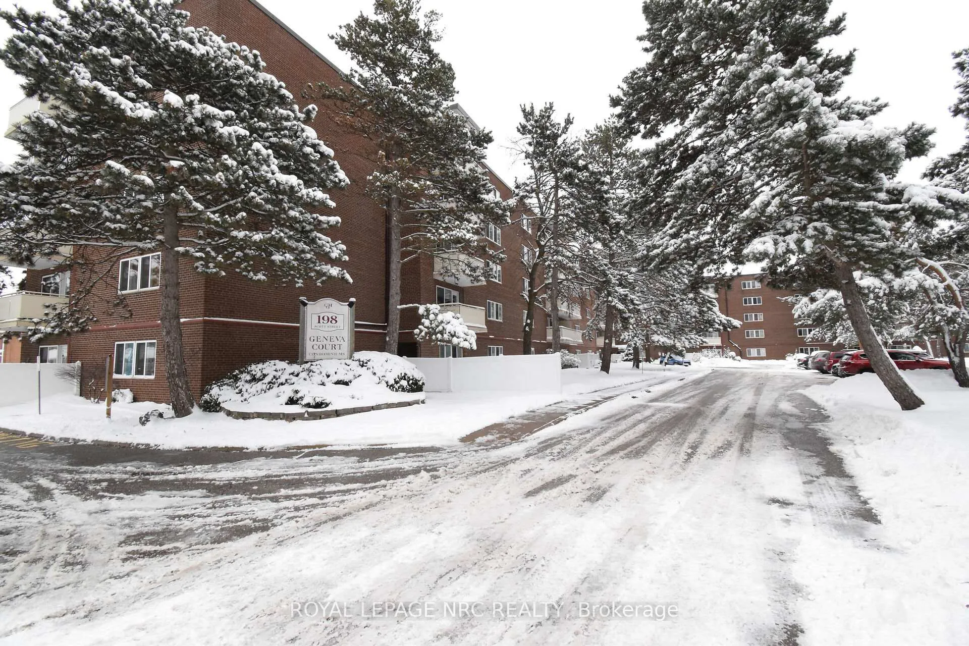 Photo 1 of Unit 320, 198 Scott Street, St. Catharines, Fairview — HOMEH