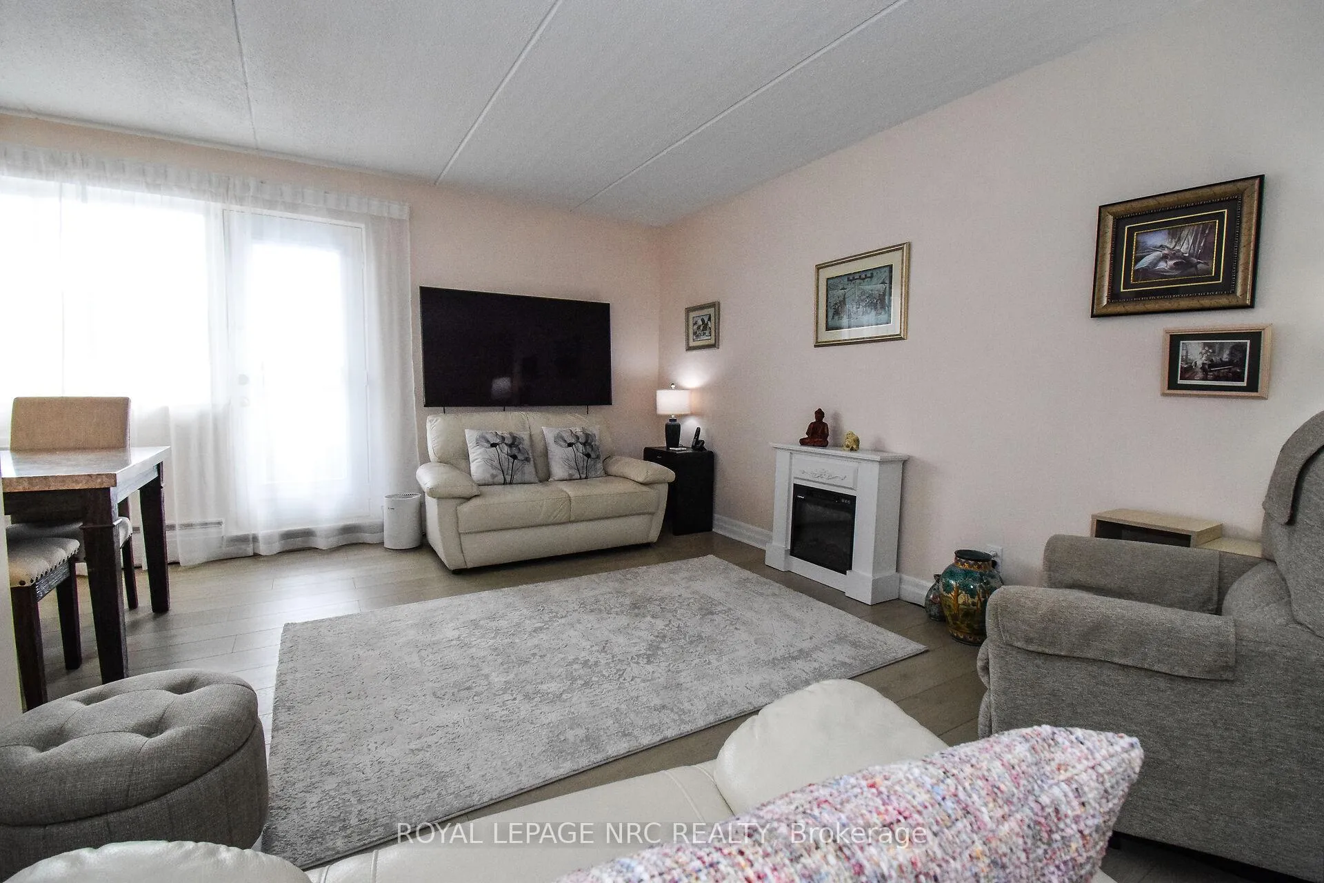 Photo 4 of Unit 320, 198 Scott Street, St. Catharines, Fairview — HOMEH