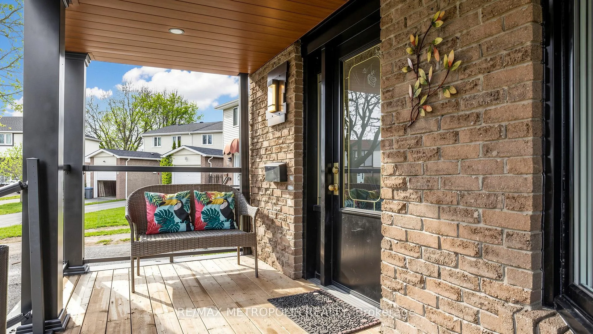 Photo 3 of 334 Killarney Court, Oshawa, Lakeview — HOMEH