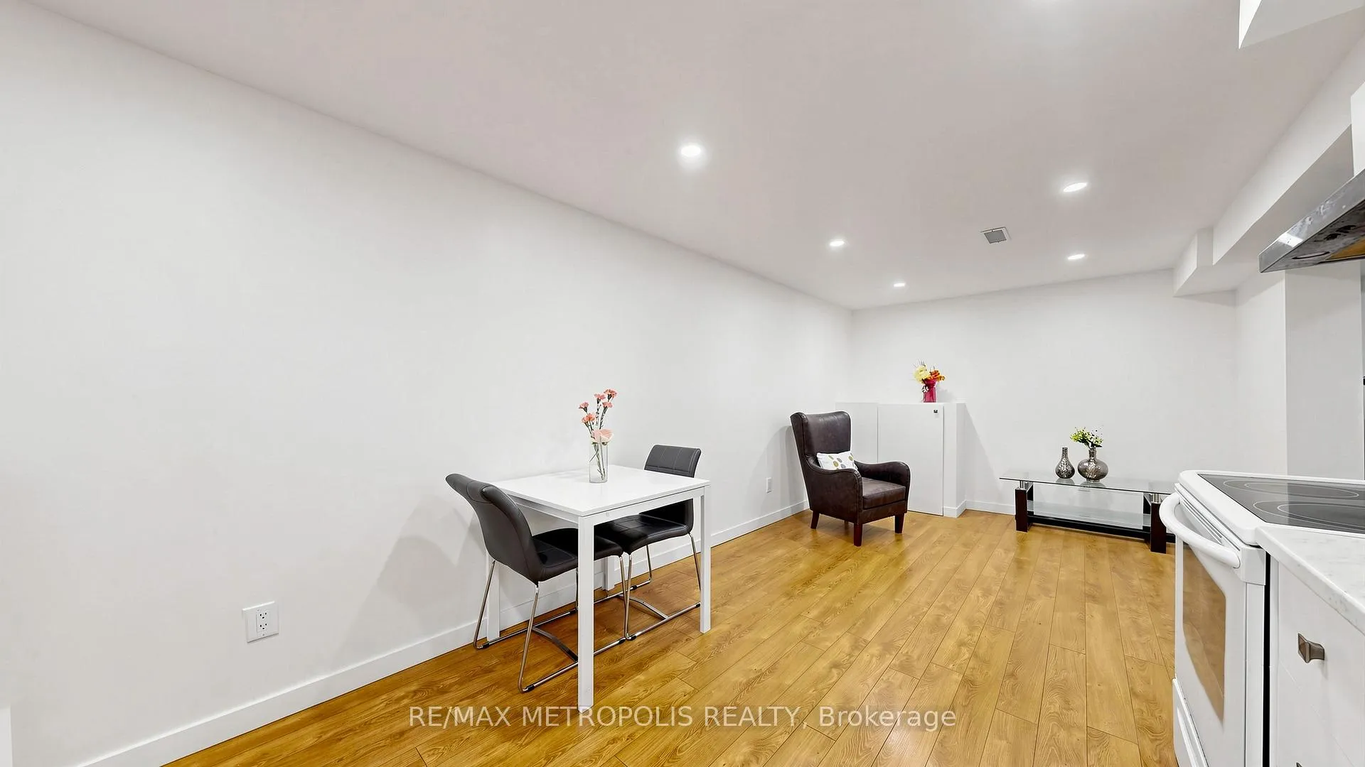 Photo 26 of 334 Killarney Court, Oshawa, Lakeview — HOMEH