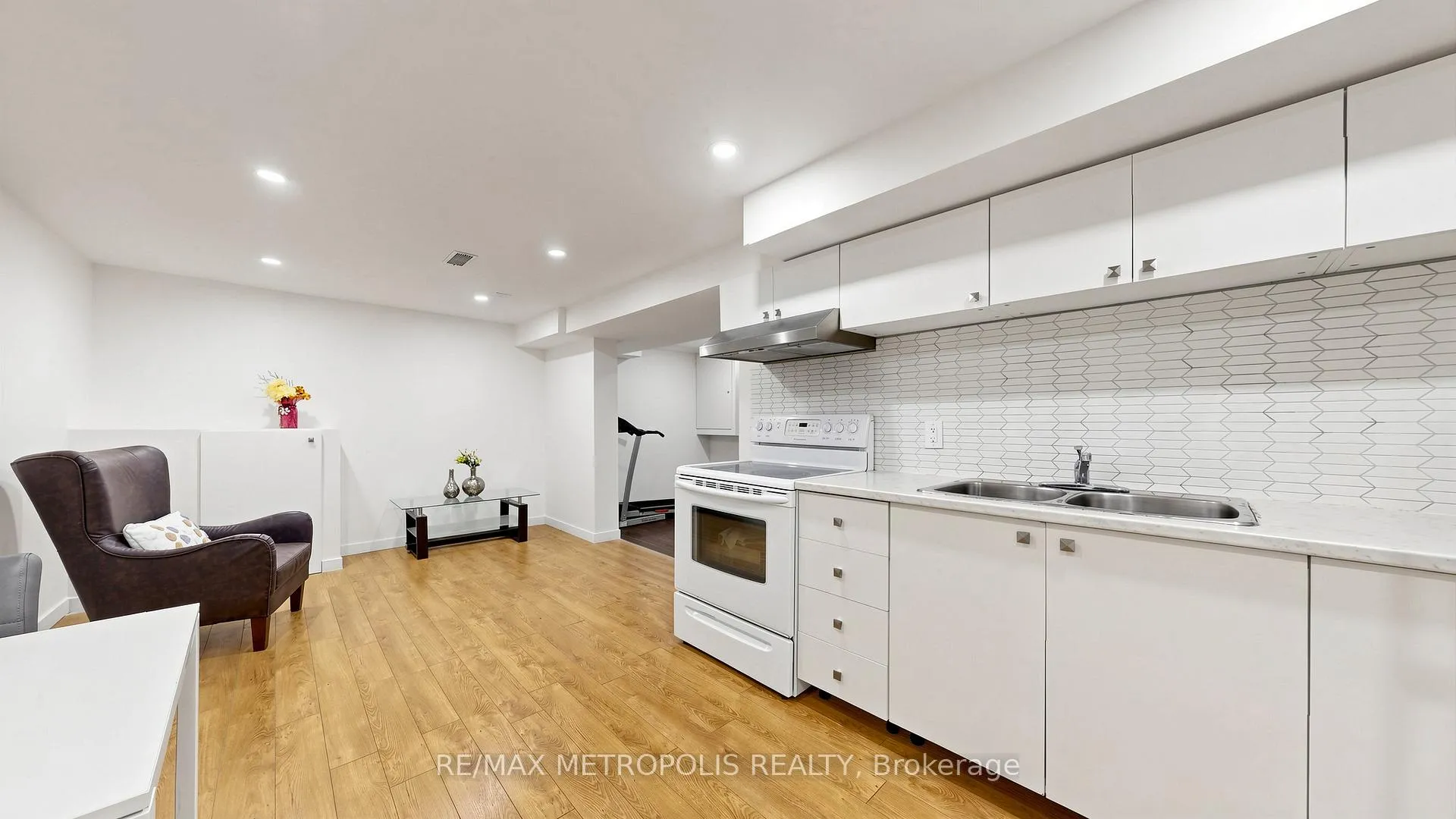 Photo 27 of 334 Killarney Court, Oshawa, Lakeview — HOMEH