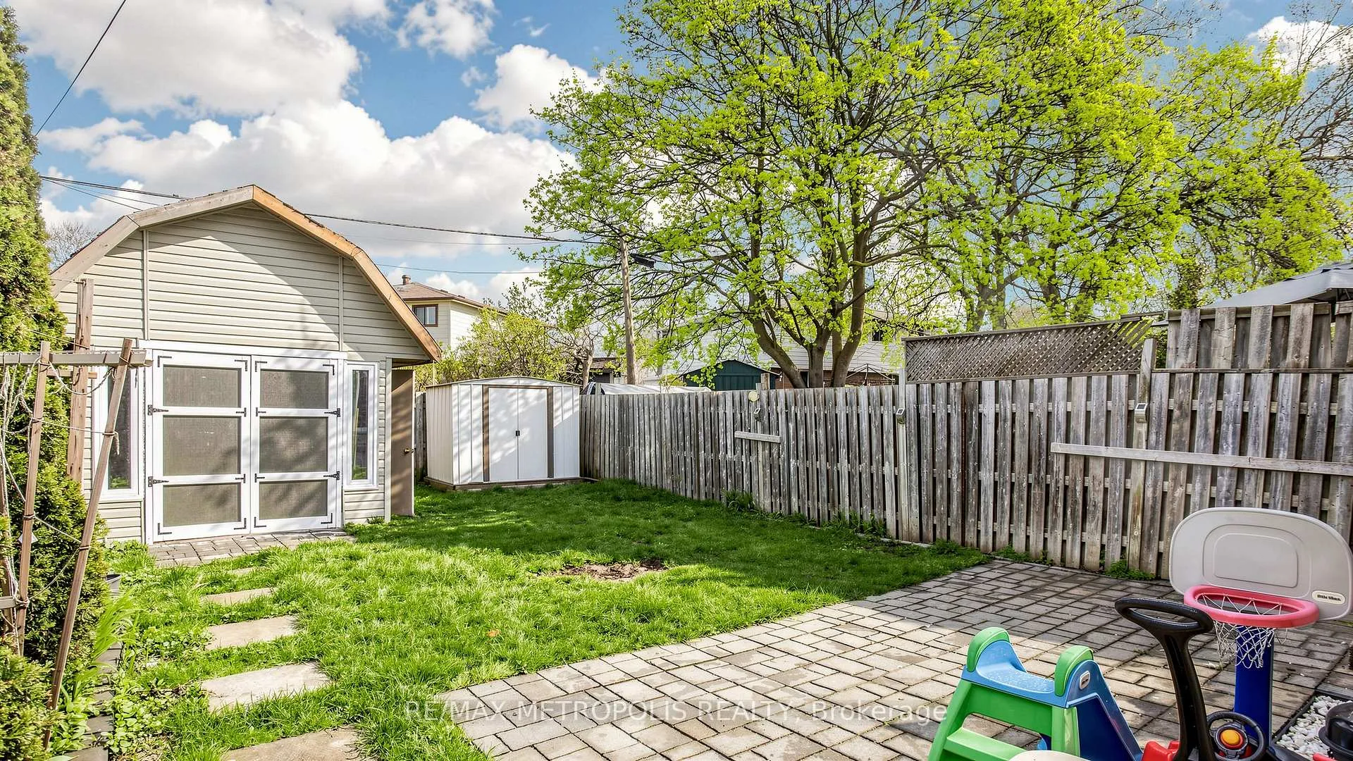 Photo 33 of 334 Killarney Court, Oshawa, Lakeview — HOMEH