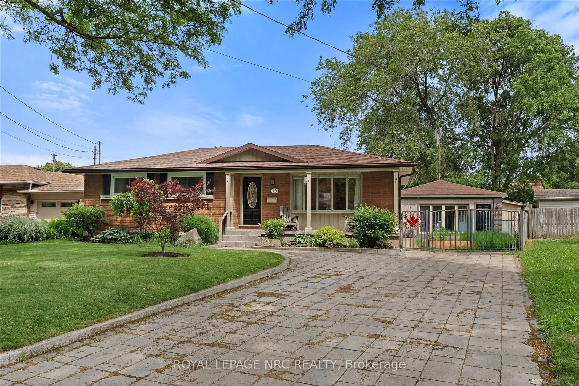 Photo 1 of 10 Wakelin Terrace, St. Catharines, Carlton/Bunting — HOMEH