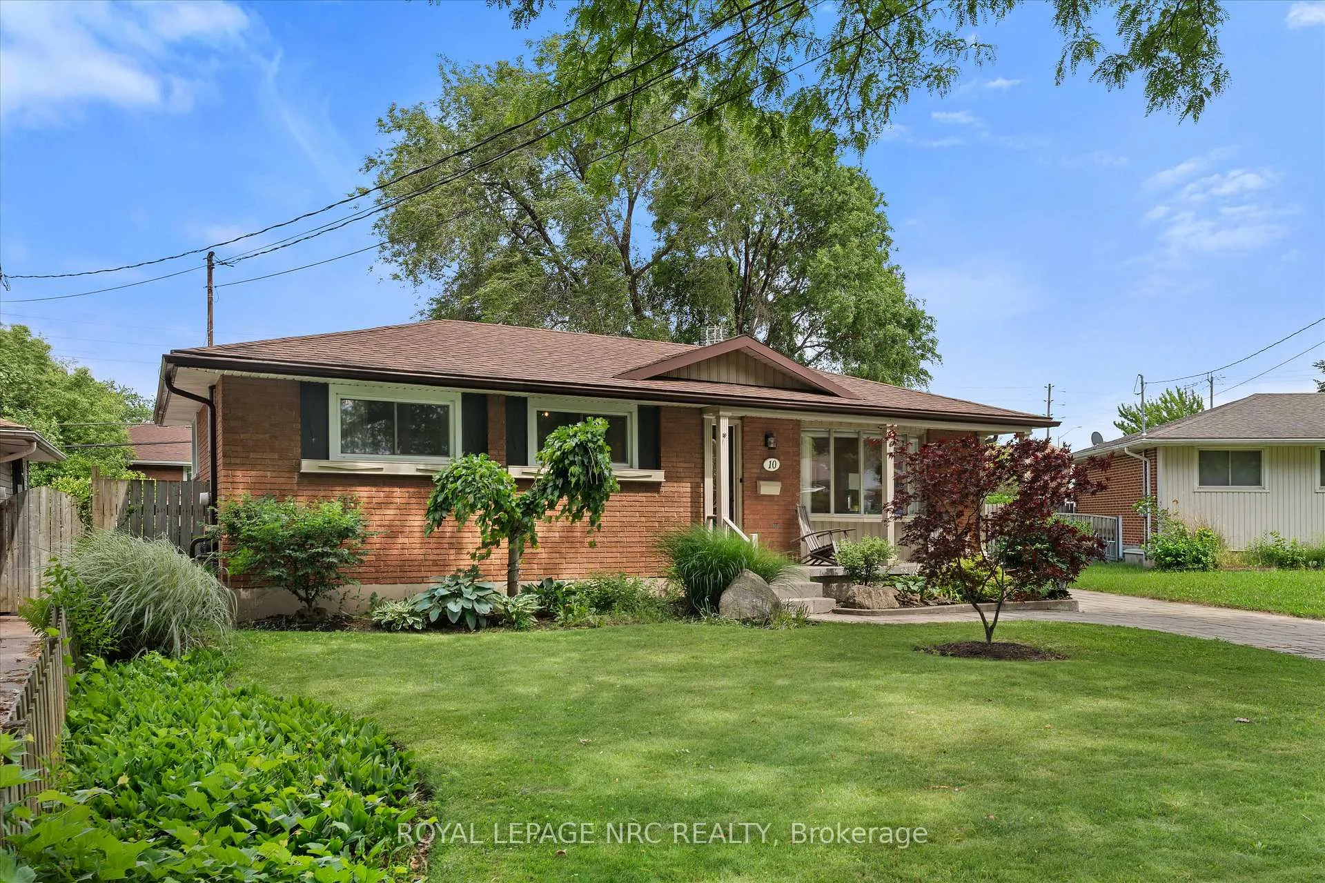 Photo 2 of 10 Wakelin Terrace, St. Catharines, Carlton/Bunting — HOMEH