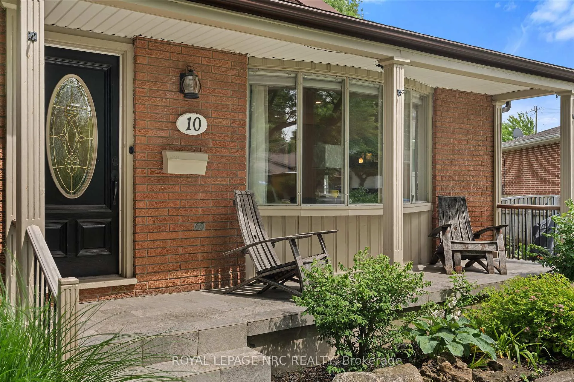 Photo 3 of 10 Wakelin Terrace, St. Catharines, Carlton/Bunting — HOMEH