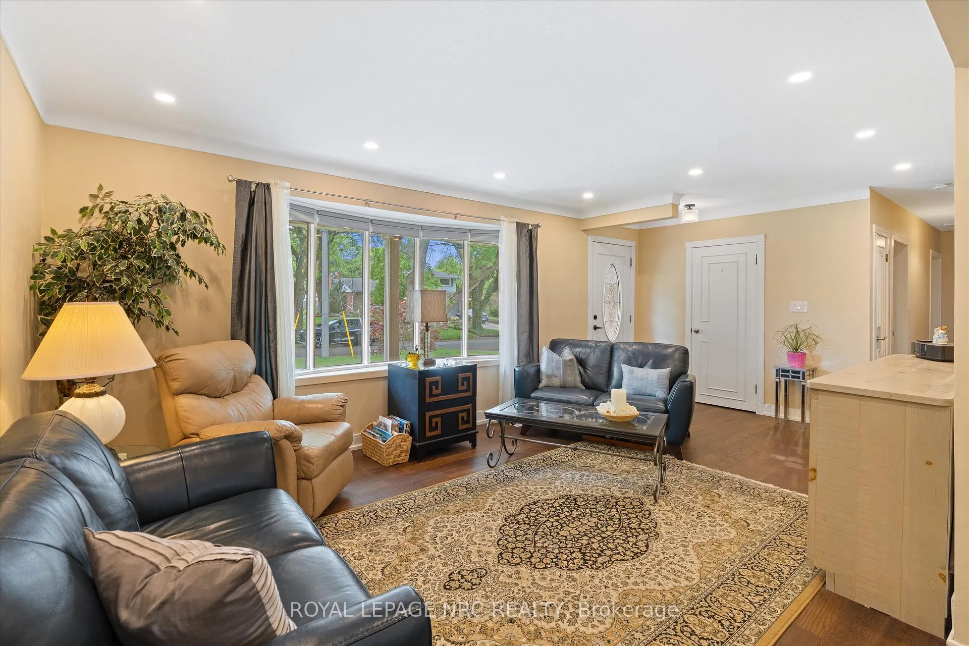Photo 4 of 10 Wakelin Terrace, St. Catharines, Carlton/Bunting — HOMEH