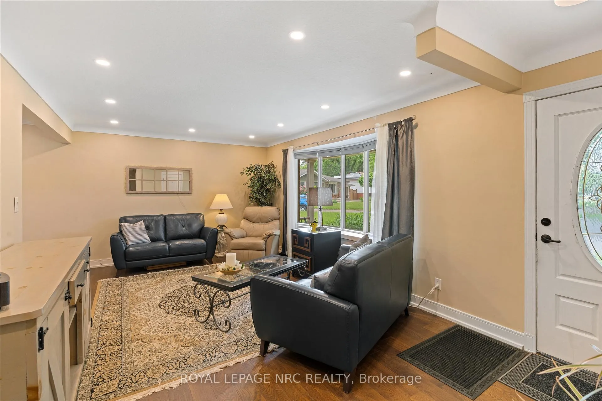 Photo 5 of 10 Wakelin Terrace, St. Catharines, Carlton/Bunting — HOMEH