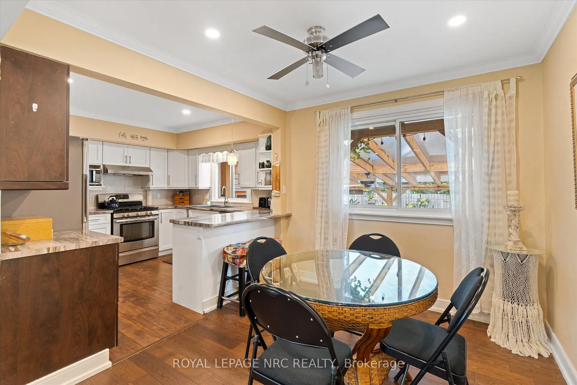 Photo 6 of 10 Wakelin Terrace, St. Catharines, Carlton/Bunting — HOMEH