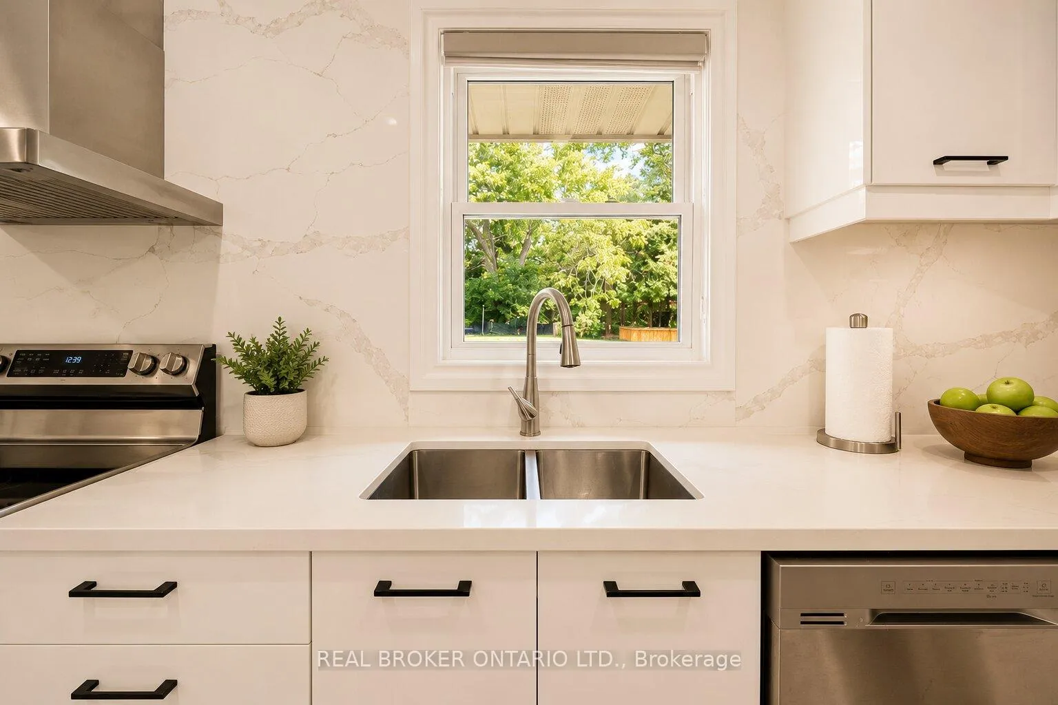 Photo 11 of 431 Walkers Line, Burlington, Shoreacres — HOMEH