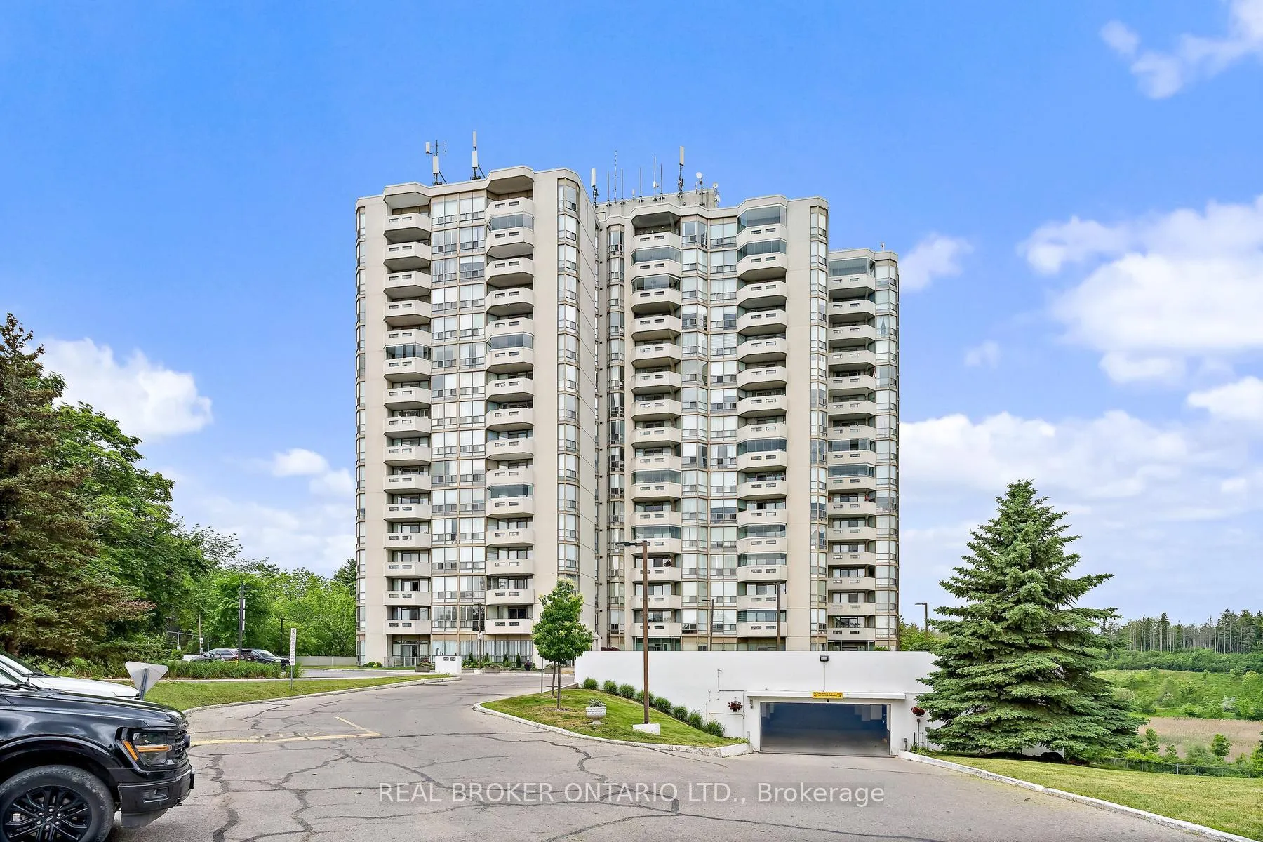 Photo 1 of Unit 705, 20 Mcfarlane Drive, Halton Hills, Georgetown — HOMEH