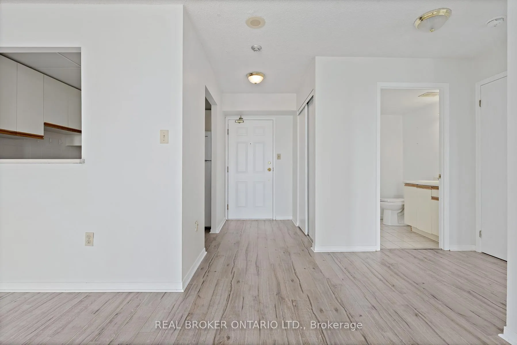 Photo 3 of Unit 705, 20 Mcfarlane Drive, Halton Hills, Georgetown — HOMEH