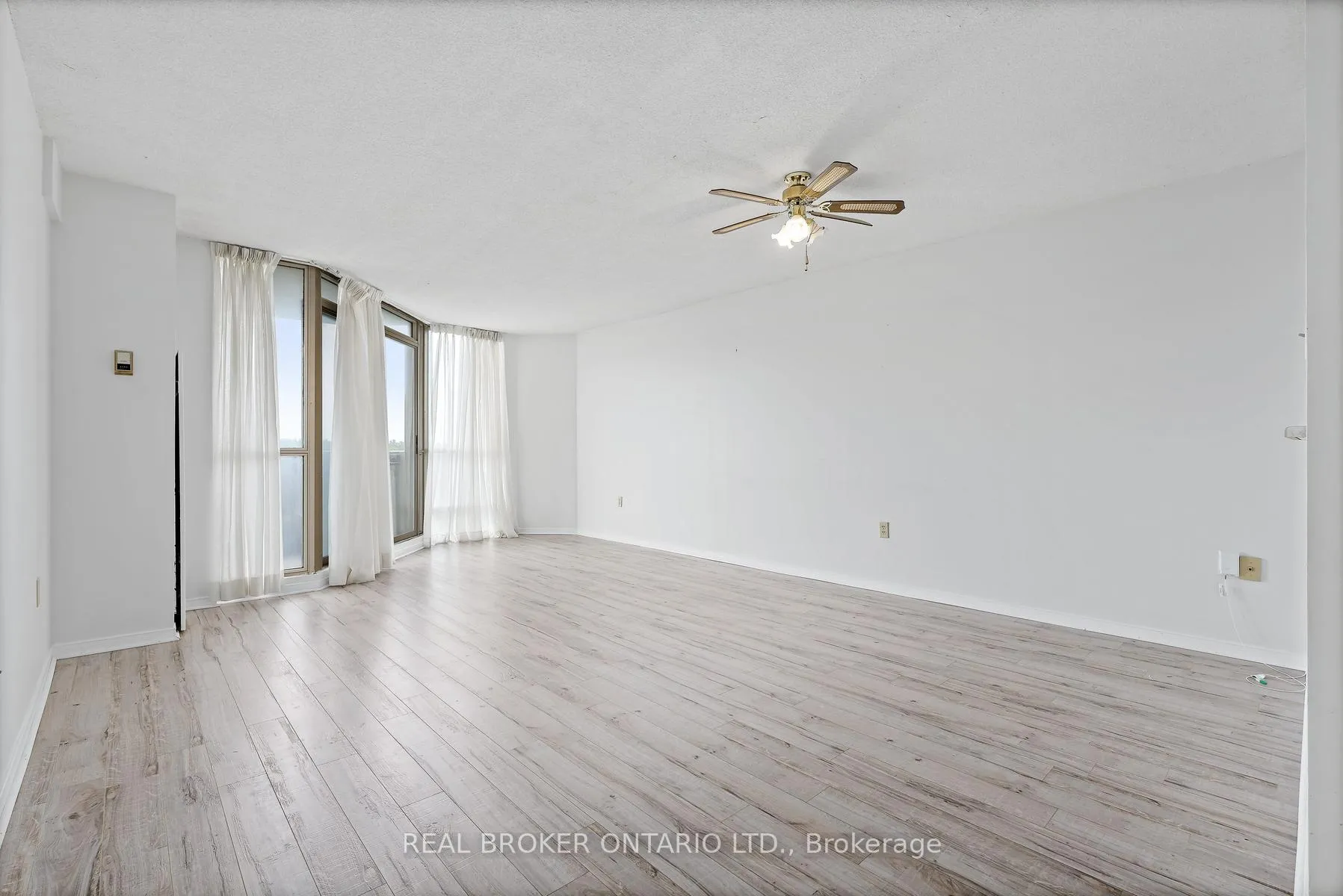 Photo 5 of Unit 705, 20 Mcfarlane Drive, Halton Hills, Georgetown — HOMEH