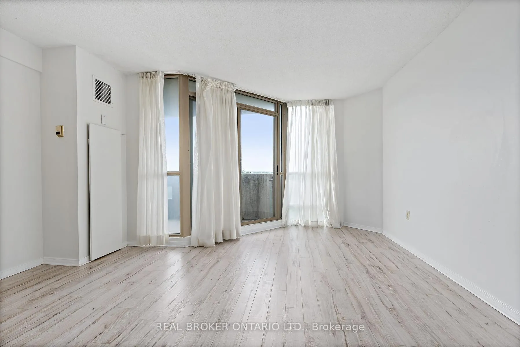 Photo 6 of Unit 705, 20 Mcfarlane Drive, Halton Hills, Georgetown — HOMEH