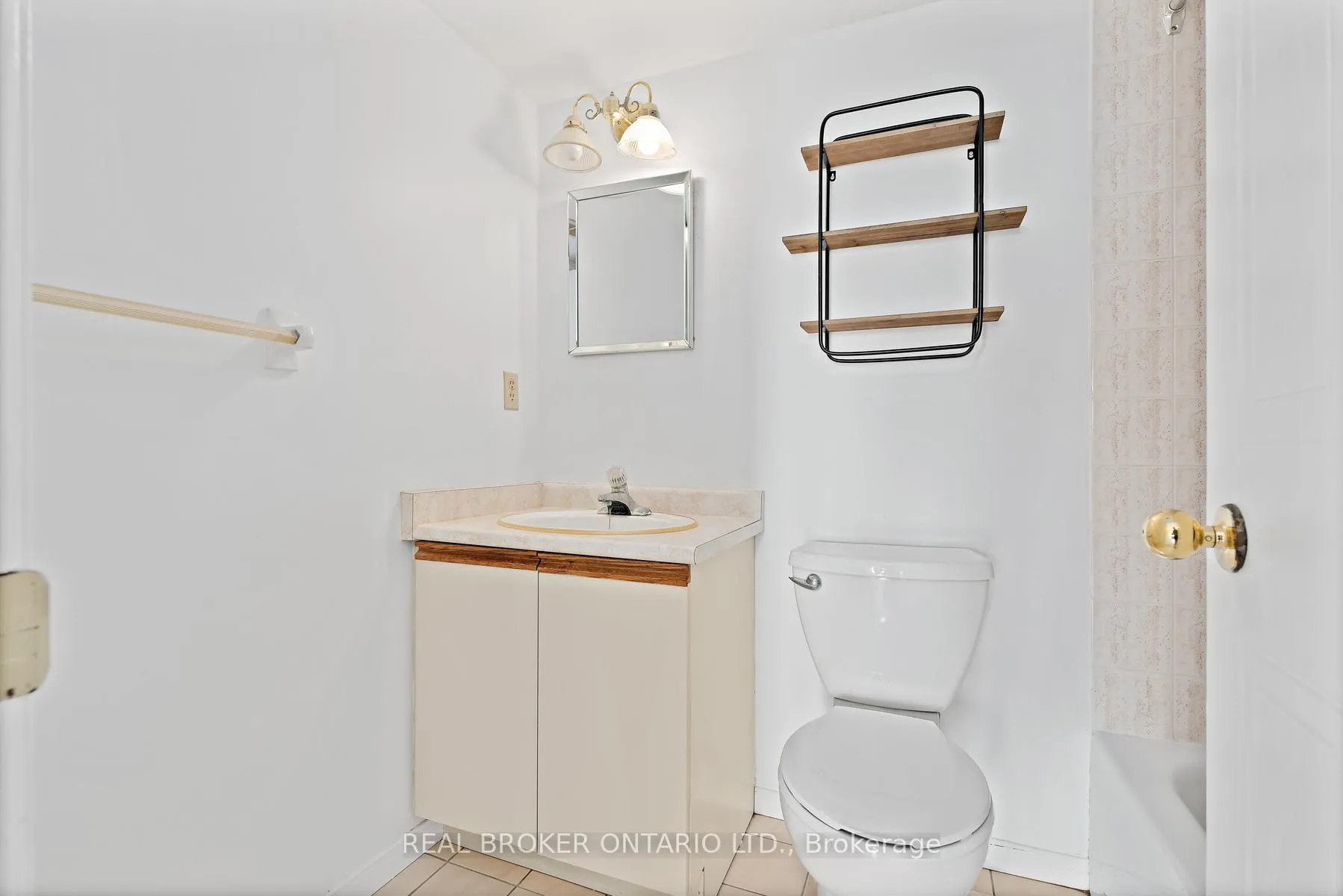 Photo 10 of Unit 705, 20 Mcfarlane Drive, Halton Hills, Georgetown — HOMEH