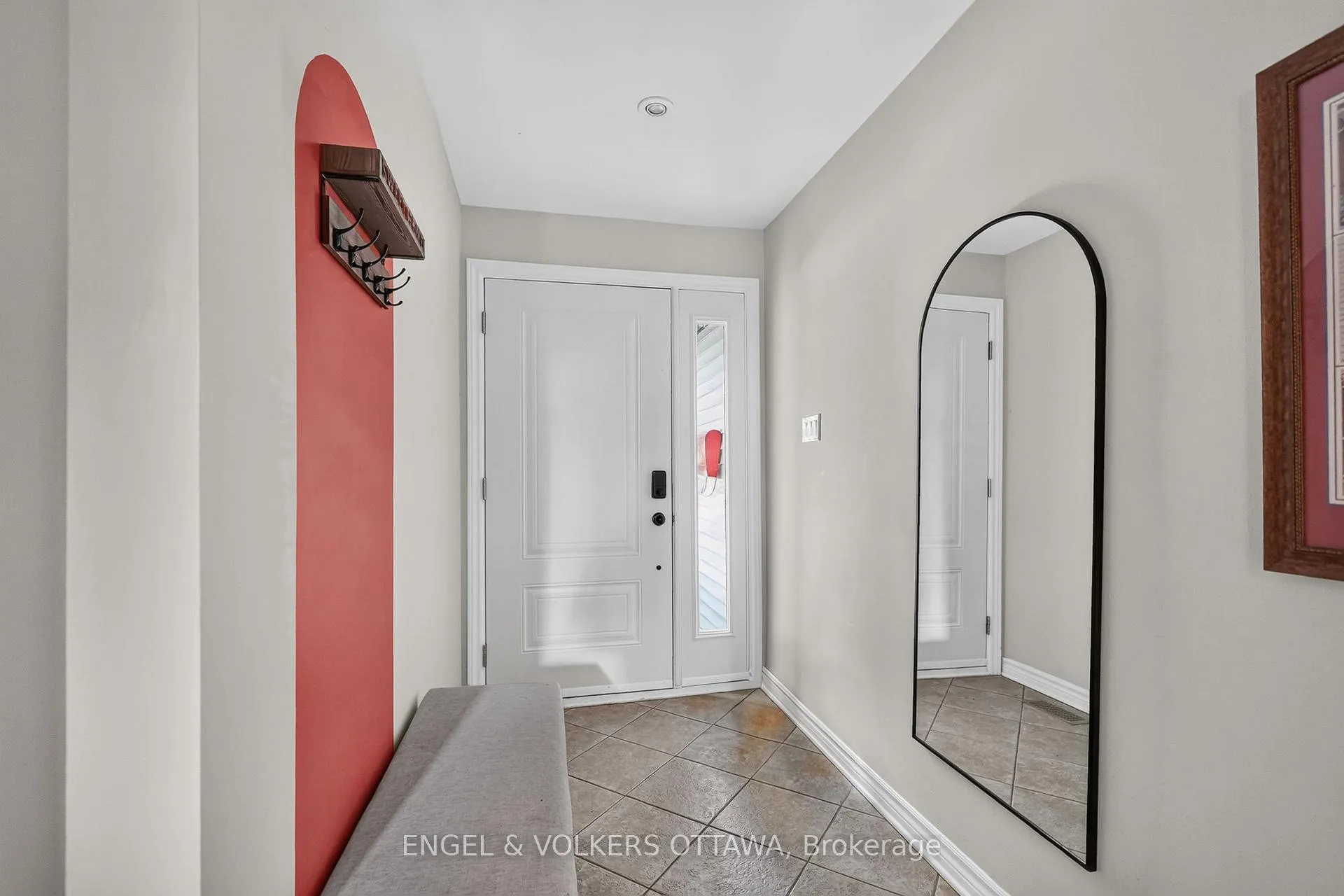 Photo 3 of 258 Carillon Street, Ottawa, Vanier — HOMEH