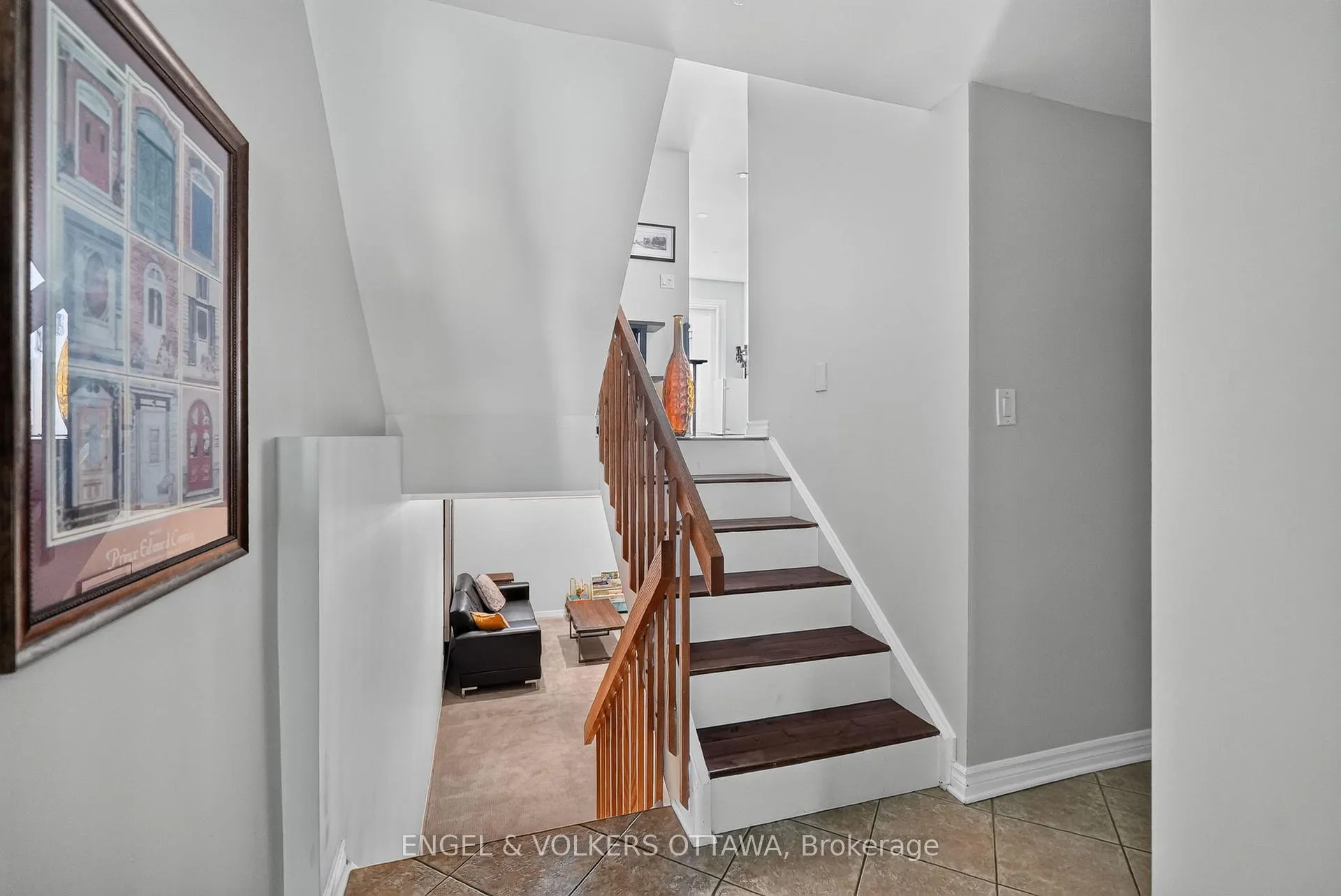 Photo 4 of 258 Carillon Street, Ottawa, Vanier — HOMEH