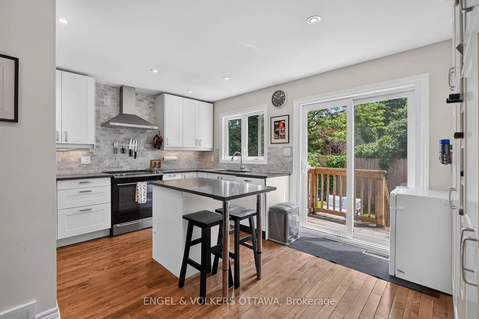Photo 5 of 258 Carillon Street, Ottawa, Vanier — HOMEH