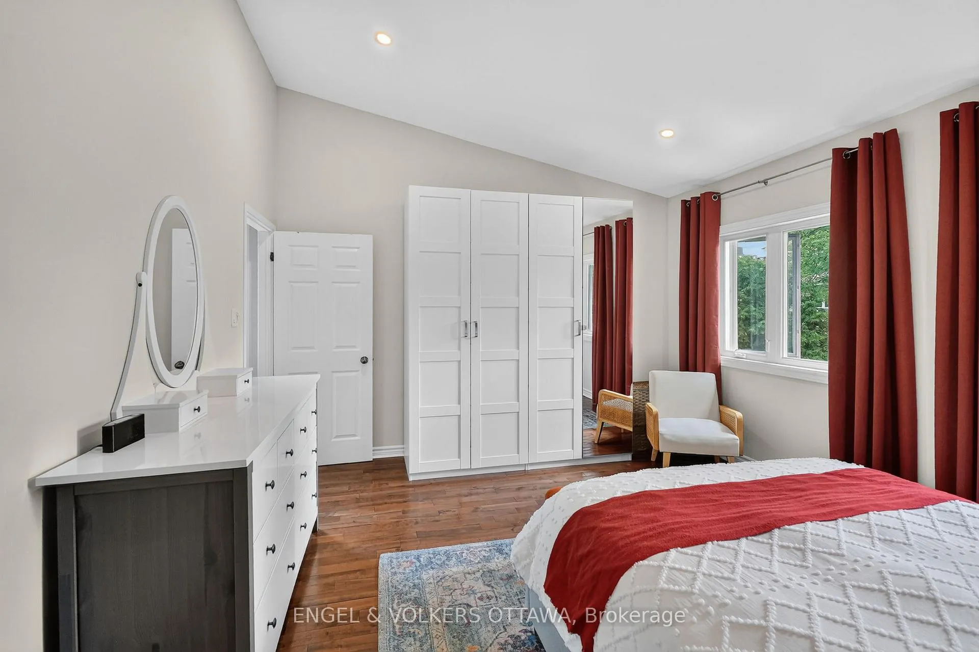 Photo 19 of 258 Carillon Street, Ottawa, Vanier — HOMEH