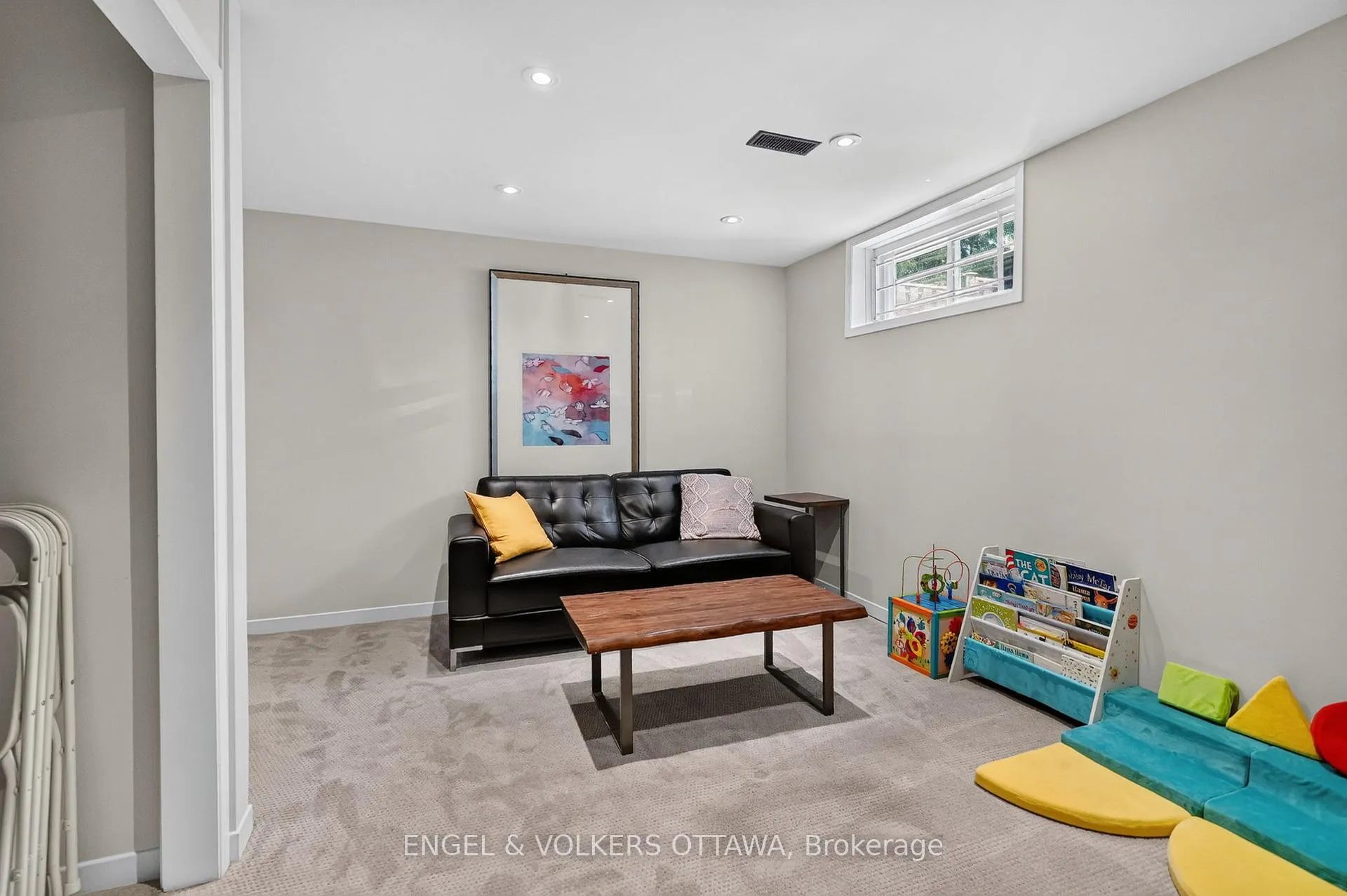 Photo 23 of 258 Carillon Street, Ottawa, Vanier — HOMEH