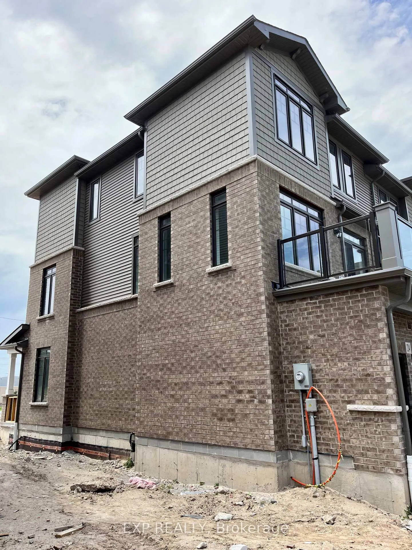 Photo 3 of Unit 24, 10 Birmingham Drive, Cambridge, Preston Heights — HOMEH