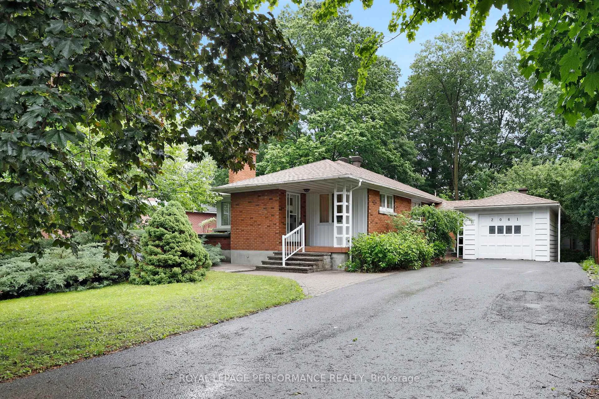Photo of 2061 Fairbanks Avenue