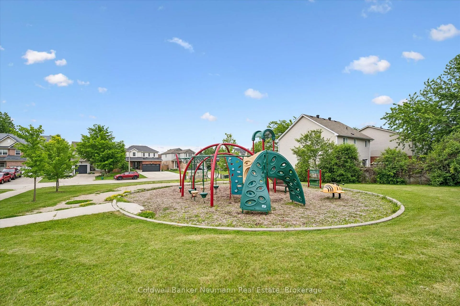 Photo 38 of 43 Pattison Place, Centre Wellington, Fergus — HOMEH