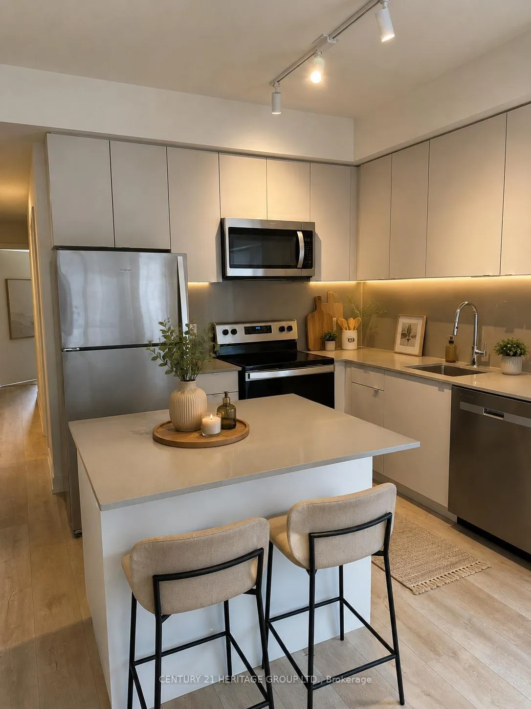 Photo 2 of 16 Melbourne Avenue, St. Catharines, E. Chester — HOMEH