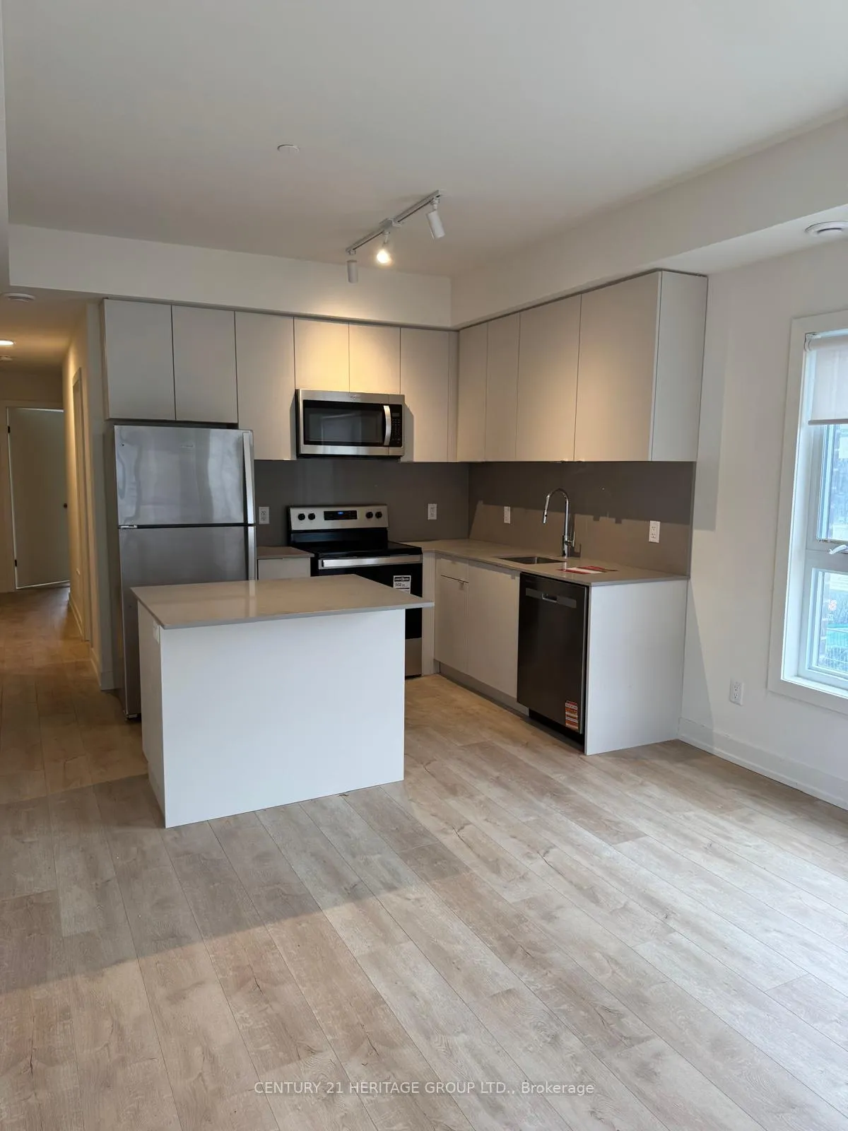 Photo 3 of 16 Melbourne Avenue, St. Catharines, E. Chester — HOMEH
