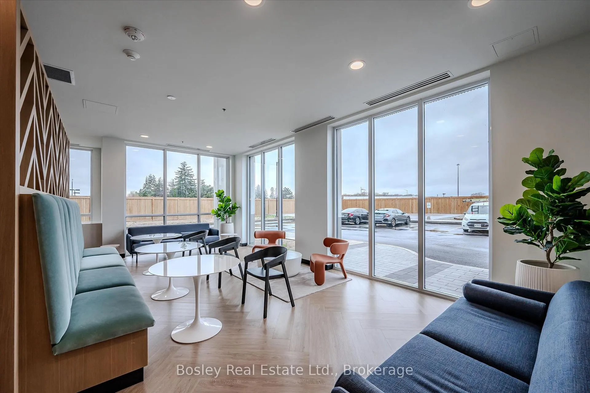 Photo 5 of Unit 1104, 1333 Weber Street E, Kitchener, Stanley Park — HOMEH