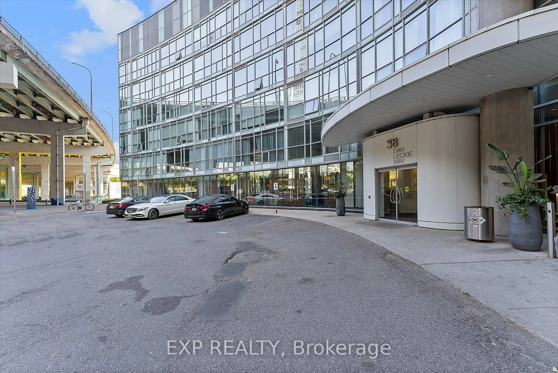 Photo 33 of Unit 2103, 38 Dan Leckie Way, Toronto, Waterfront Communities — HOMEH